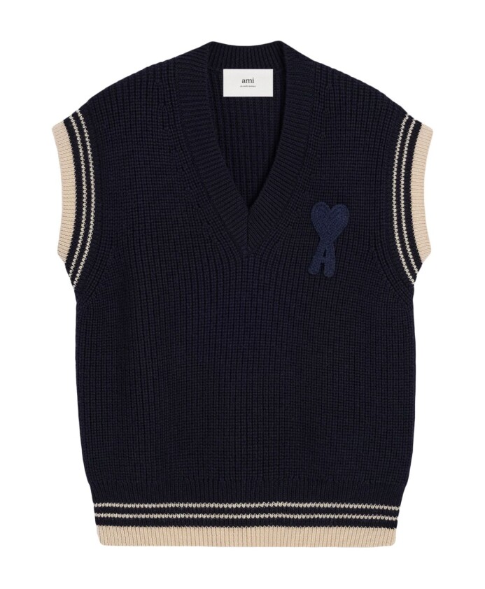 pull-bleu-col-v-avec-motif-signature