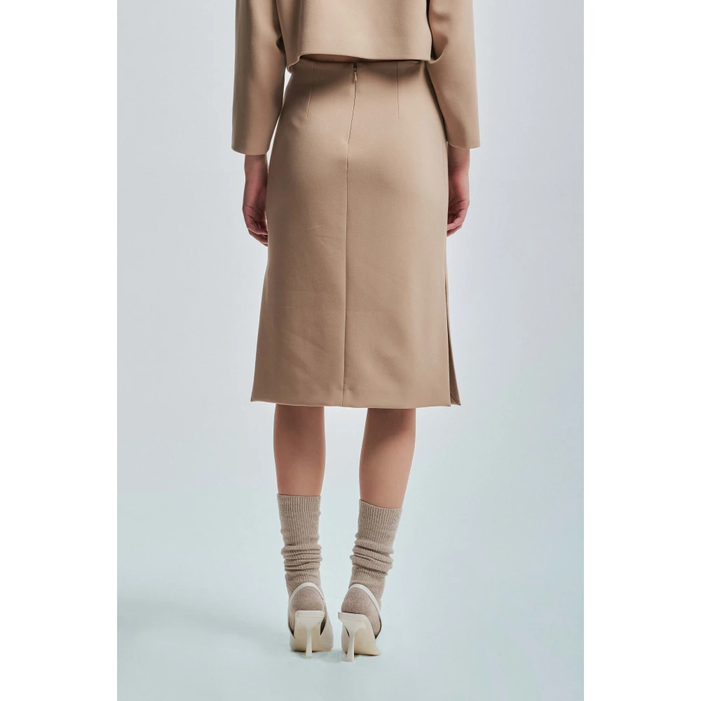 Kocca Viscose Rok met Strakke Lijnen Beige Dames