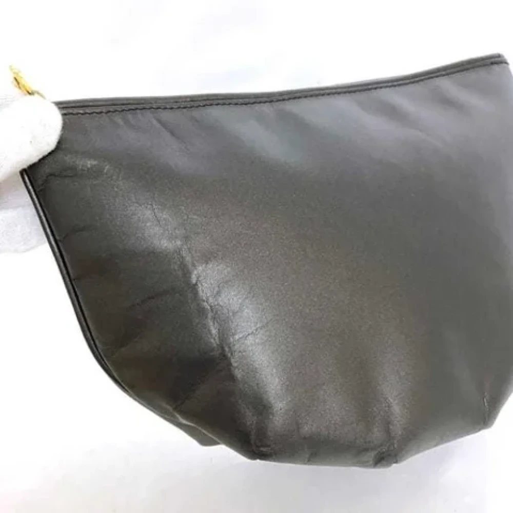 Loewe Pre-owned Leather clutches Gray Dames