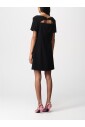 elegante-robe-droite-a-encolure-bateau