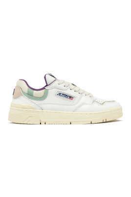sneakers-blanches-en-cuir-avec-details-en-daim
