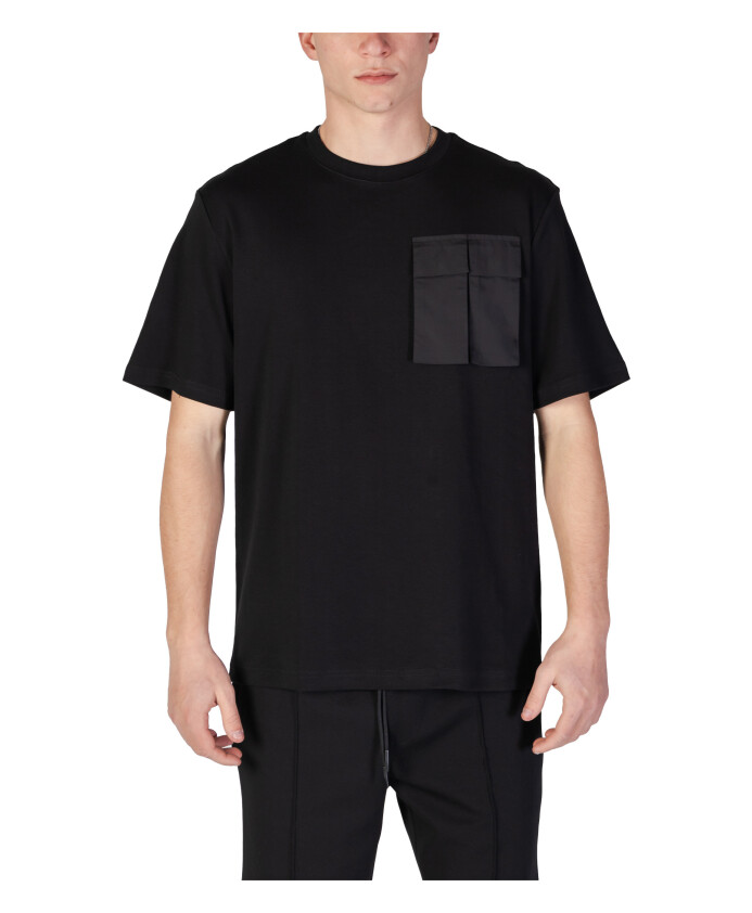 t-shirt-noir-en-coton-a-col-rond