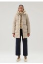 puffy-parka-in-zand