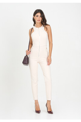 combinaison-elegante-avec-details-zippes