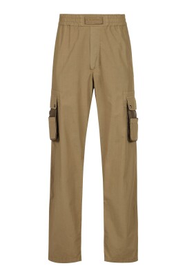 pantalon-cargo-de-couleur-boue