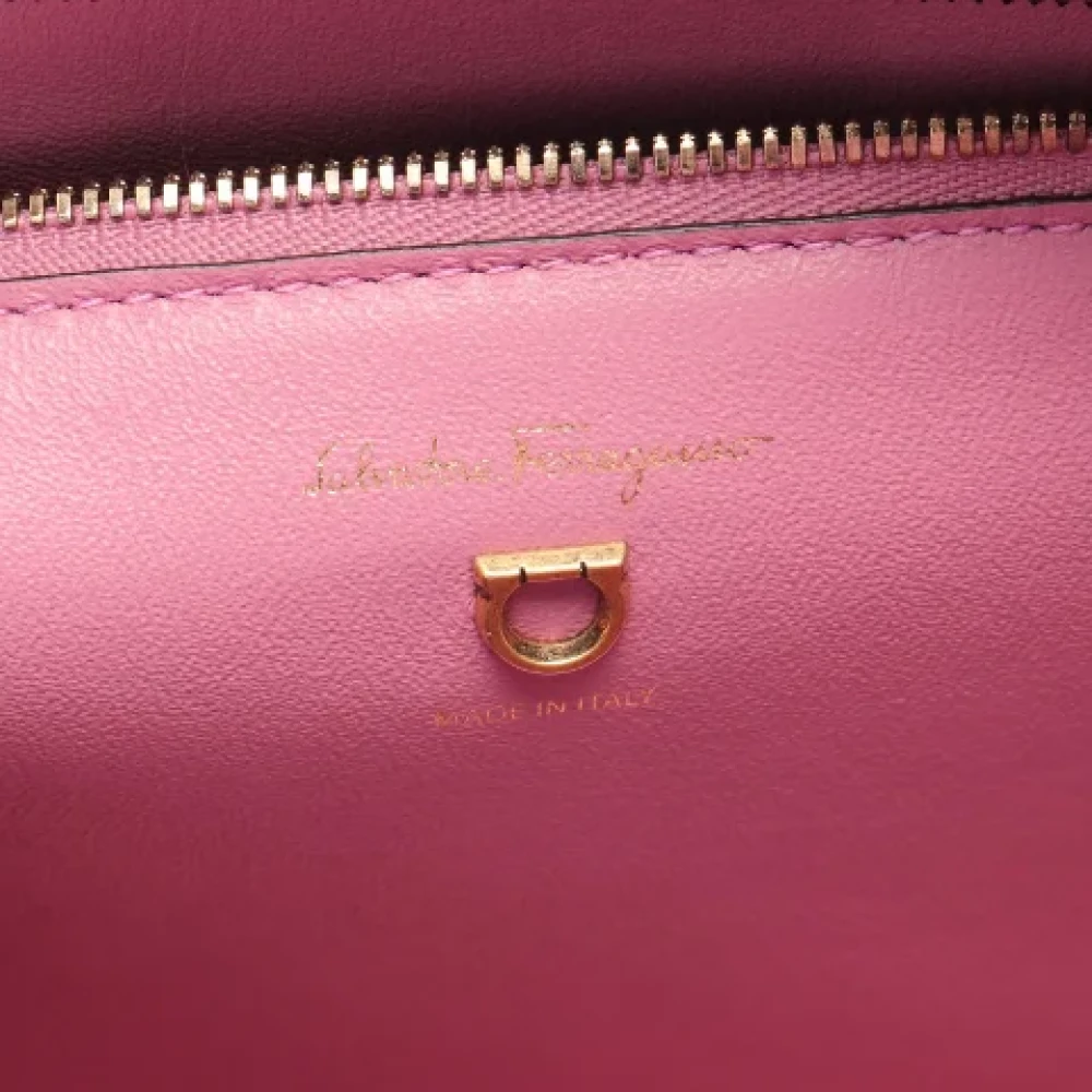 Salvatore Ferragamo Pre-owned Leather shoulder-bags Pink Dames