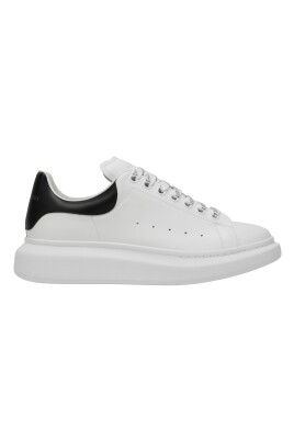 low-top-chunky-sole-sneaker