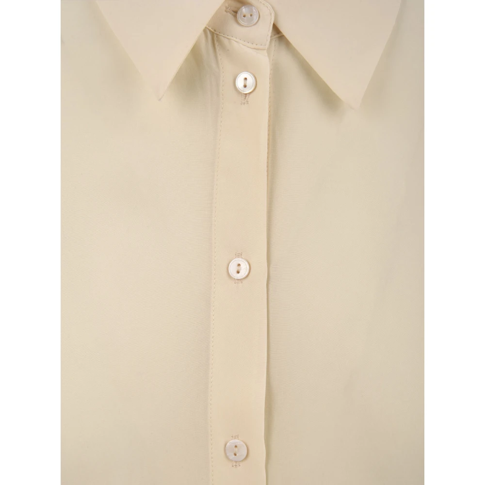 Attic and Barn Crème Shirts voor Stijlvolle Kleding Beige Dames