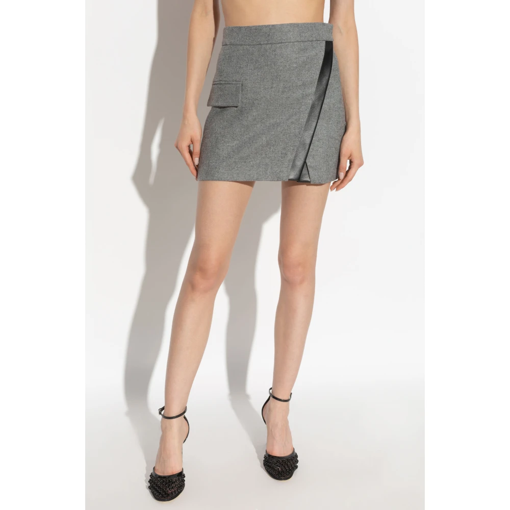 The Mannei Rok Barren Gray Dames