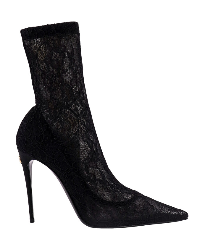 black-boots-with-metal-heel