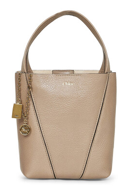sac-a-bandouliere-en-cuir-beige-avec-des-accents-dores