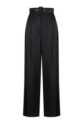 black-tuck-pants-with-wide-hem