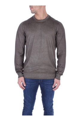 crew-neck-sweater