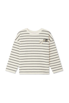 sweatshirt-with-patch