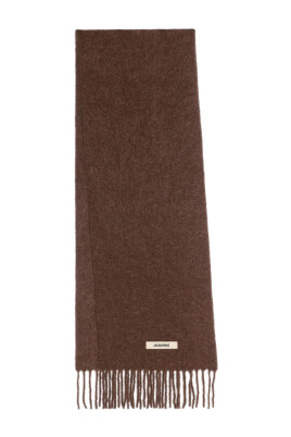 echarpe-marron-a-franges-enveloppante