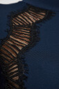 robe-avec-inserts-en-dentelle