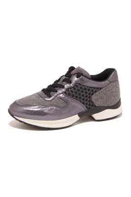 chaussure-de-sport-de-style-vintage
