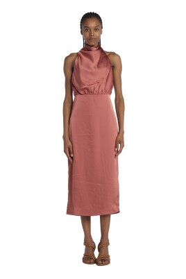 rosa-midi-klanning-med-bakre-halsringning