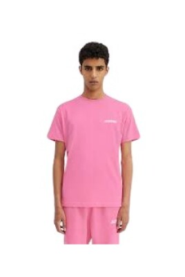 t-shirt-basique-au-style-tendance