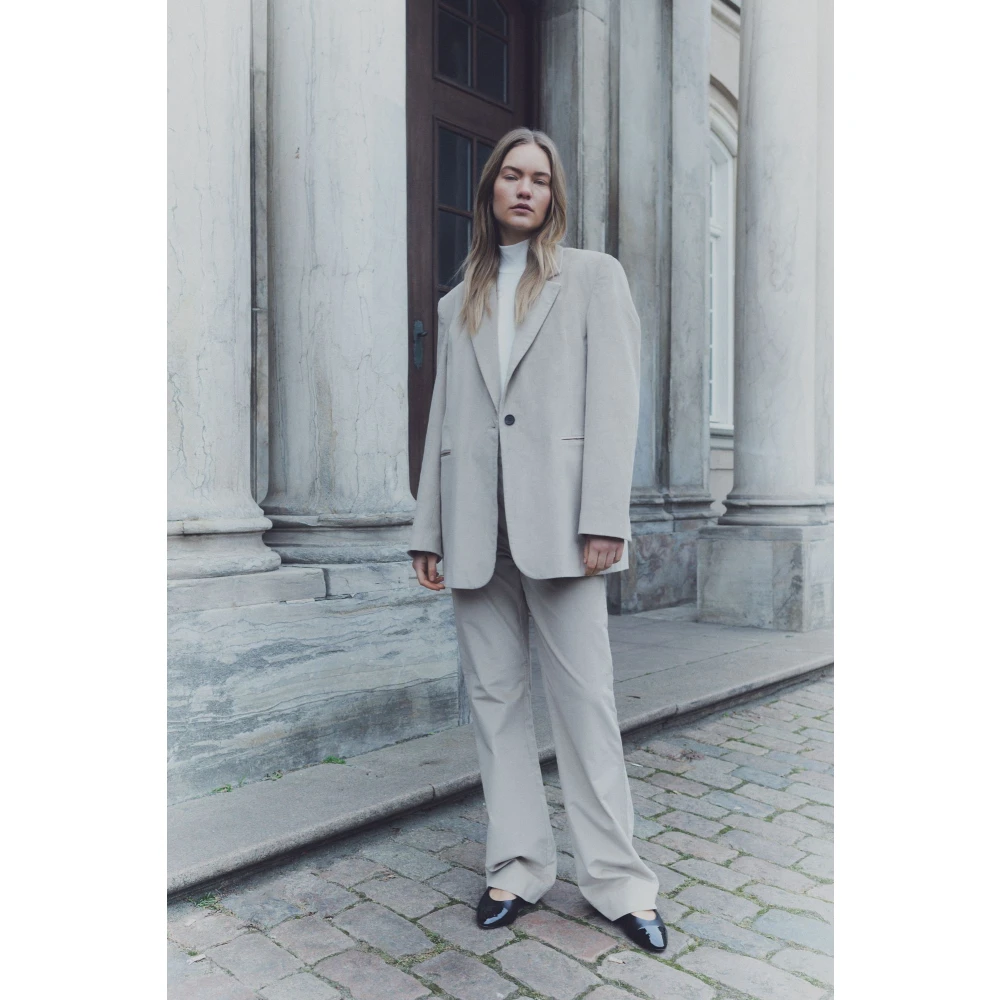 Levete Room Stijlvolle Plaza Sand Blazer Beige Dames