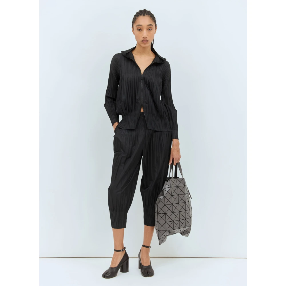 Issey Miyake Geplooide Fluffy Hoodie Black Dames