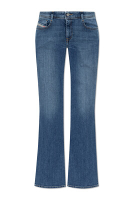 boot-cut-jeans