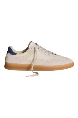 sneaker-blanche-avec-detail-logo