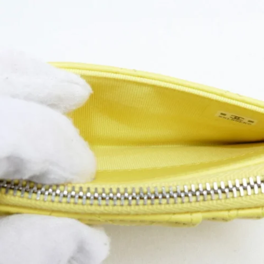 Chanel Vintage Pre-owned Leather home-office Yellow Dames