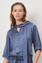 blouse-en-soie-bleu-tempete-avec-dos-en-georgette