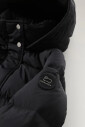 black-parka-coat-with-water-and-wind-resistance