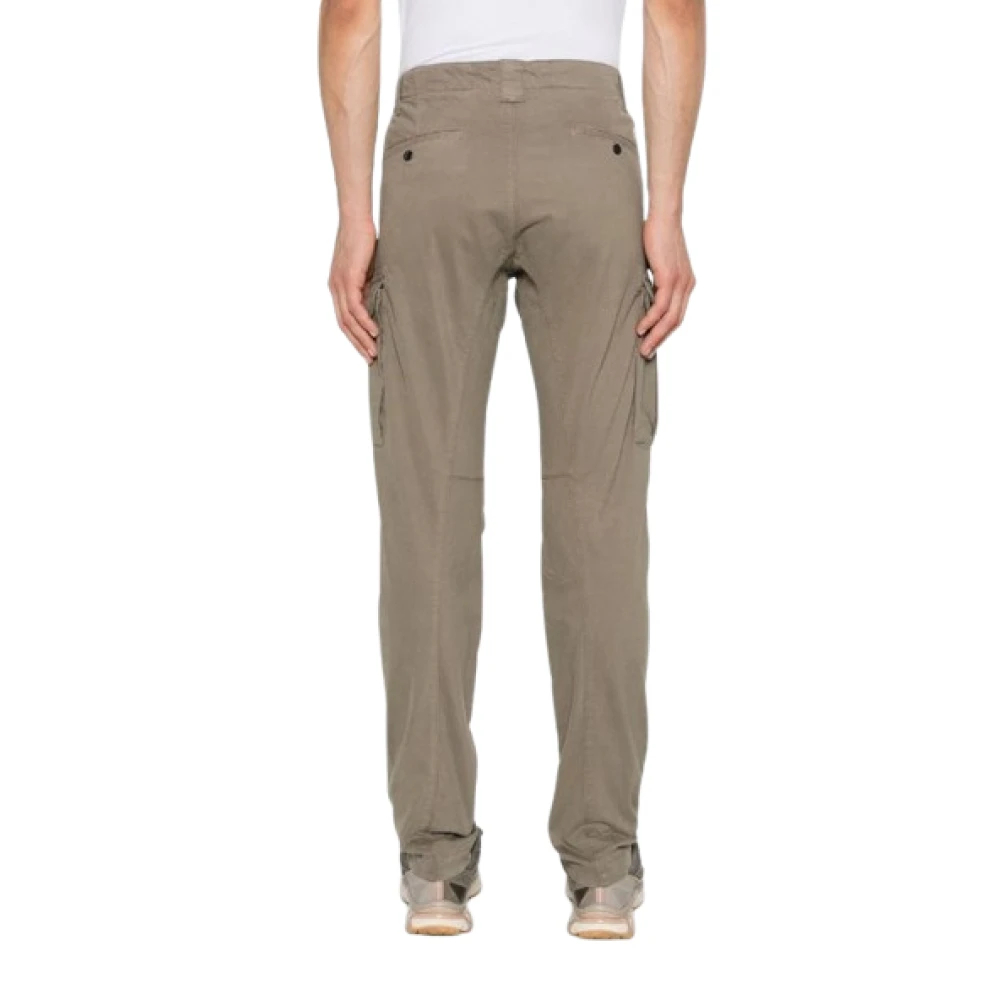 C.P. Company Cargo Pant met Logo Patch Broek Brown Heren