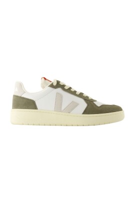 white-leather-sneakers-round-toe