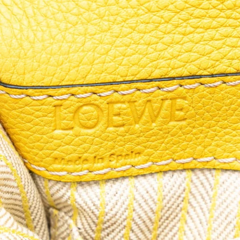 Loewe Pre-owned Canvas shoulder-bags Yellow Dames