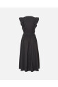 robe-noire-avec-ceinture-a-la-taille