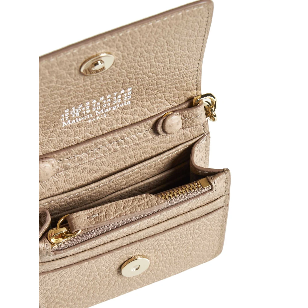 Maison Margiela Portemonnee van generfd leer met kettingriem Beige Dames
