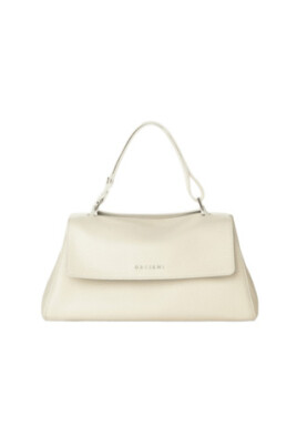 white-leather-handbag-with-modern-elegance