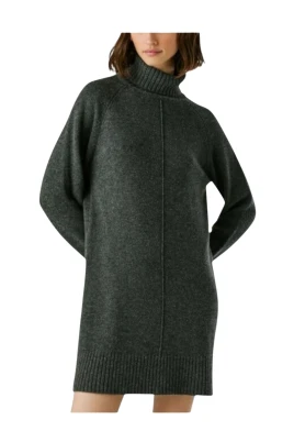 Modern hög hals klänning