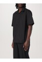 chemise-noire-design-minimaliste