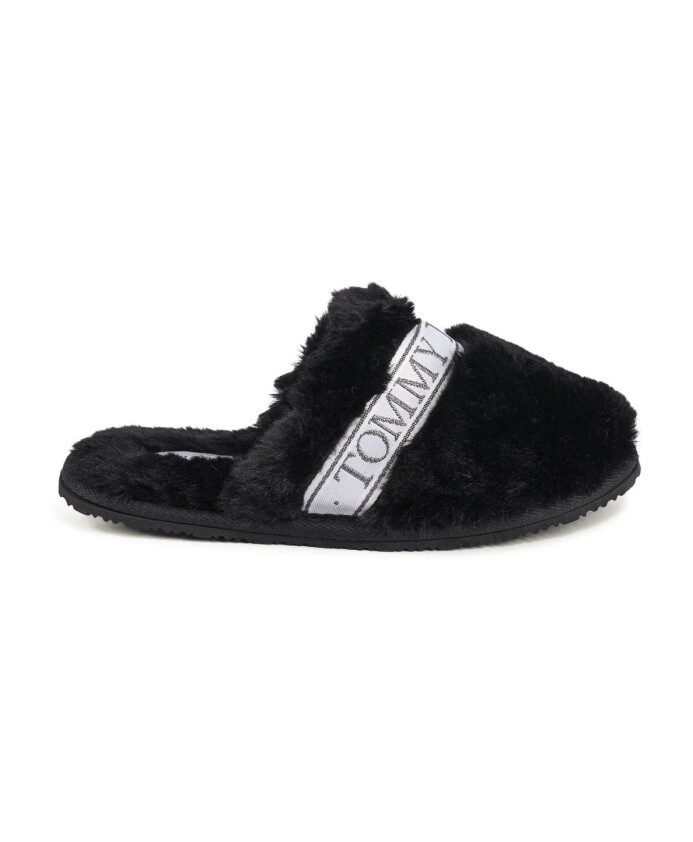 chausson-en-polyester-noir-choix-elegant-et-confortable