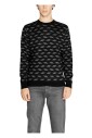 pull-noir-en-tricot-geometrique