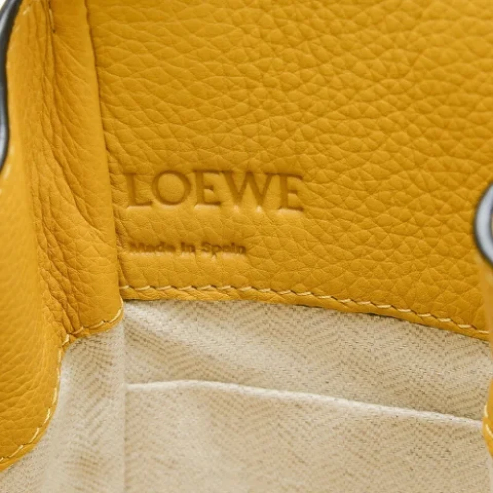 Loewe Pre-owned Leather shoulder-bags Yellow Dames