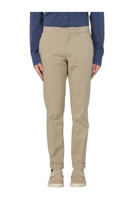 classic-fit-chinos-for-men