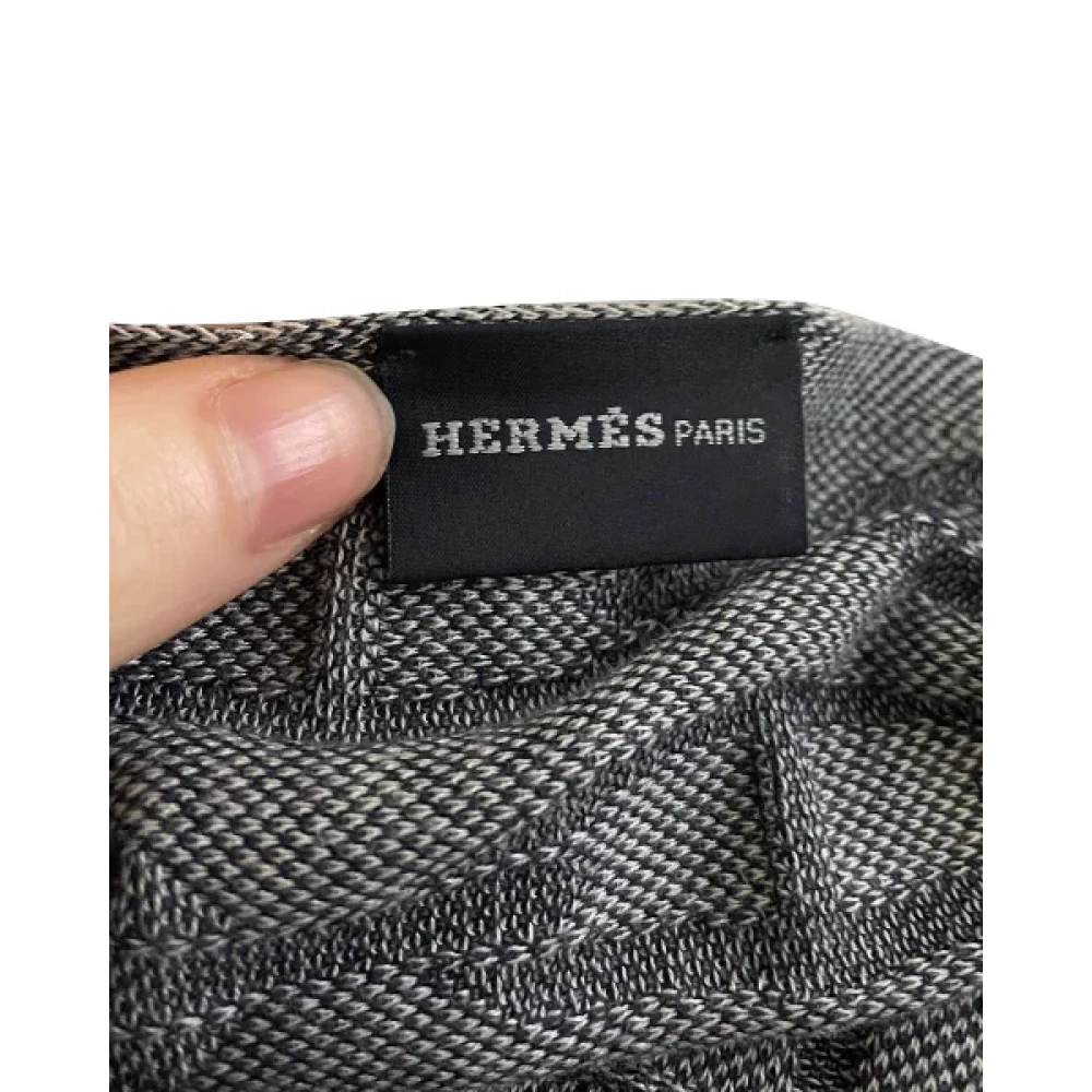 Hermès Vintage Pre-owned Cotton scarves Gray Dames