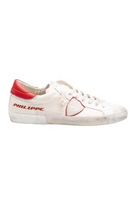 sneakers-en-cuir-rouge-vintage