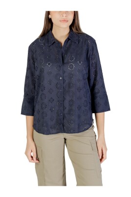 chemisier-en-coton-bleu-brode-a-oeillets