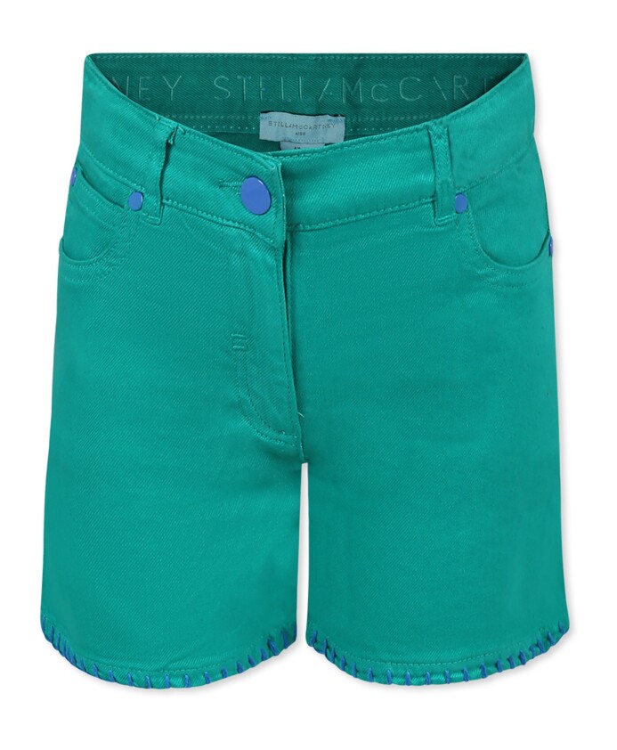 short-vert-decontracte-avec-broderie-fraise