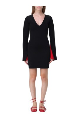 elegante-robe-noire-en-tricot