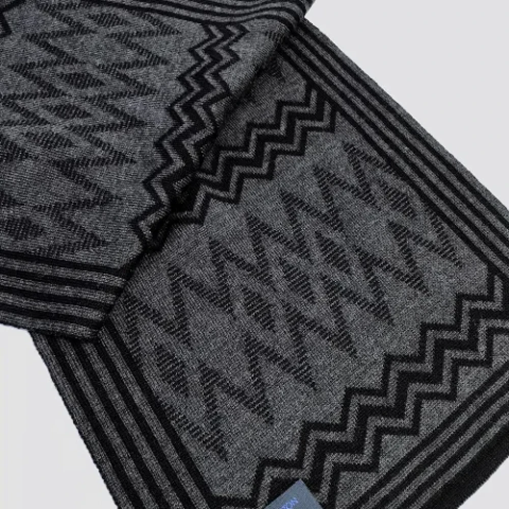 Louis Vuitton Vintage Pre-owned Wool scarves Black Dames