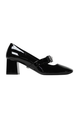 black-mary-jane-pumps
