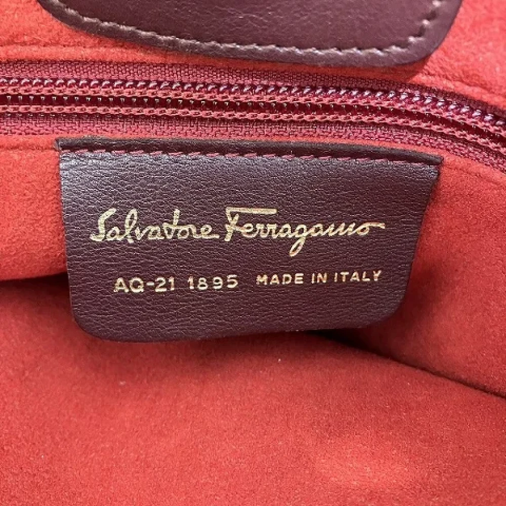 Salvatore Ferragamo Pre-owned Canvas shoulder-bags Red Dames